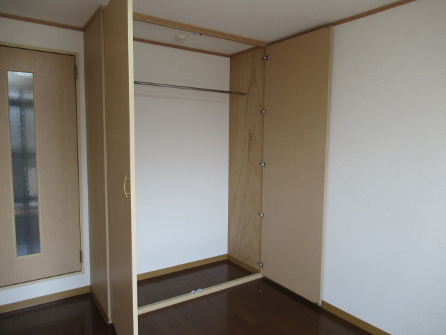 神戸市西区竜が岡２丁目の賃貸マンションの収納