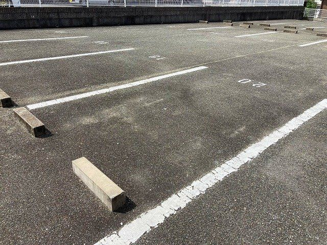 レオパレス杉の駐車場