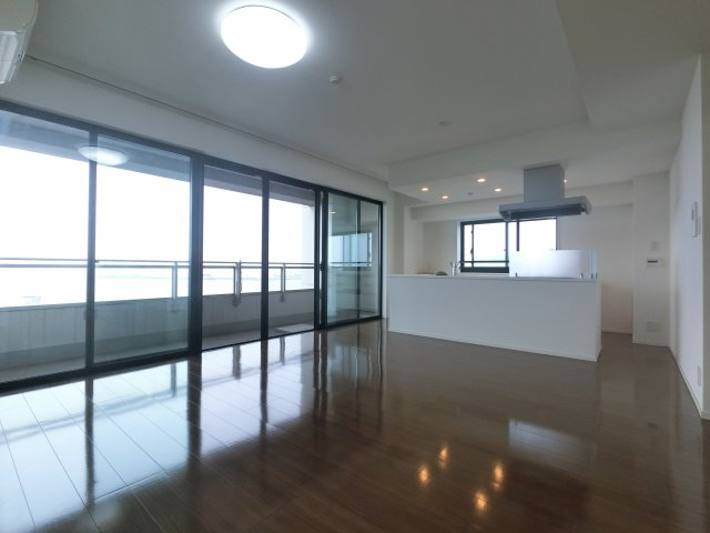 【居間・リビング】 | グランスイートブルーベイフロントタワー