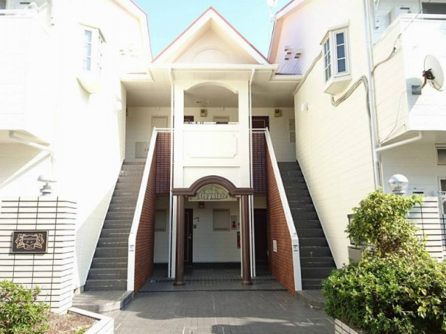 レオパレス松田の外観