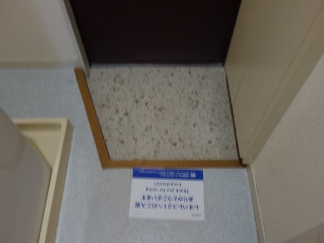 レオパレス松田の玄関