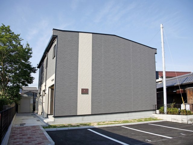 レオパレスカルム大久保の外観