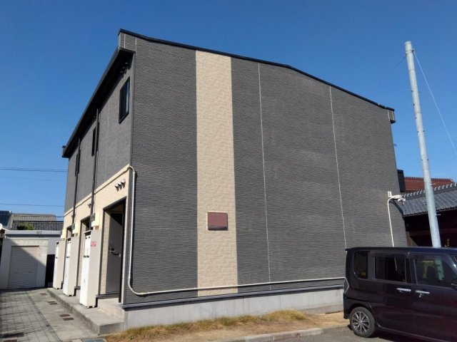 レオパレスカルム大久保の外観