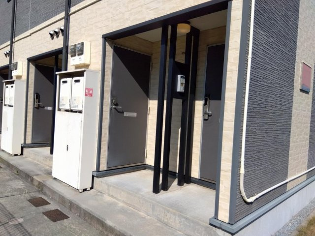 レオパレスカルム大久保の外観