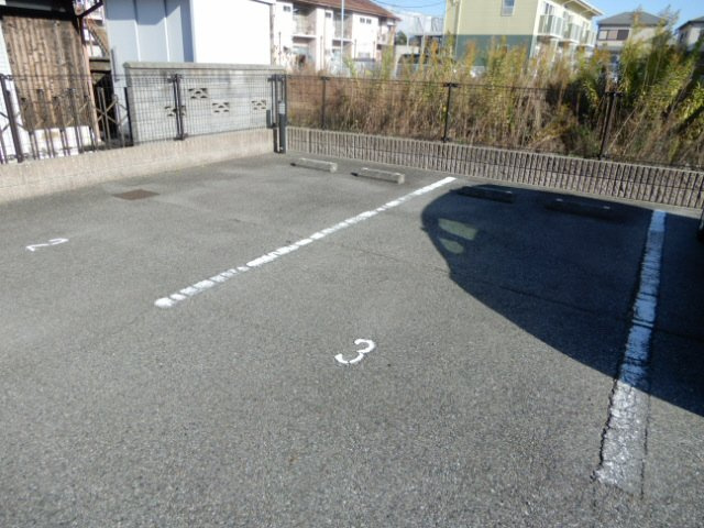 レオパレスＭ　ヴィアージュの駐車場