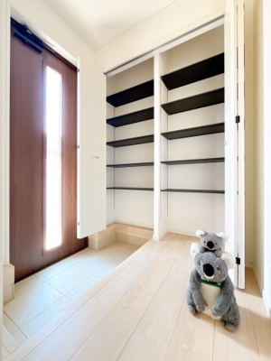 【外観】 | 伊勢崎市上泉町 新築住宅 | 住まう人の帰り、訪れる人を優しく迎える安らぎに満ちた空間　上質感あふれるエントランス