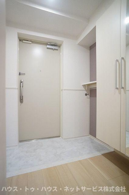 エスプランドル五香の玄関