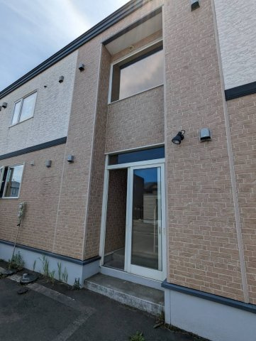 釧路市昭和中央３丁目のアパートのエントランス