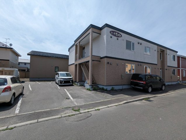 コーポSaloの駐車場