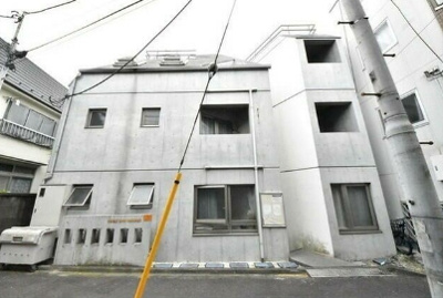 【外観】 | メイプル新中野 | 鉄筋コンクリート造のがっちりとした建物。