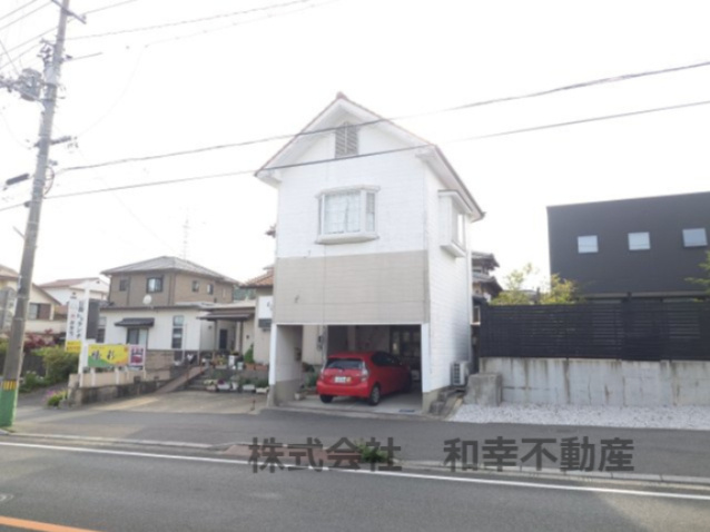 【外観】 | 敷地内駐車場完備しております。店舗スペースは飲食店の居抜きです