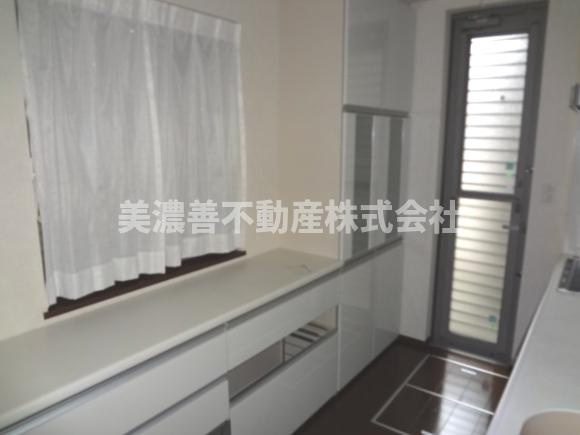 ６４０４５　岐阜市本荘町中古戸建てのキッチン