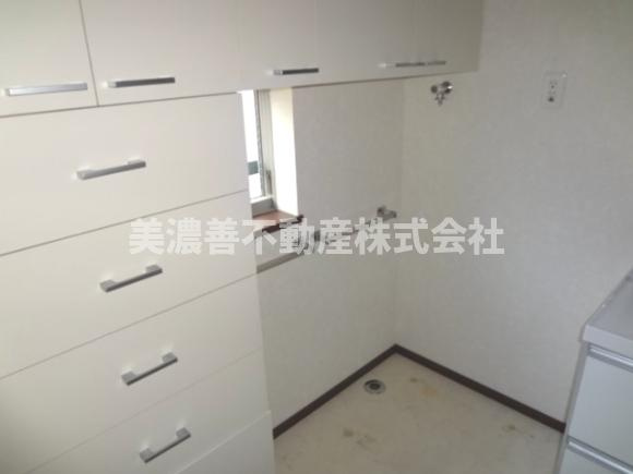 ６４０４５　岐阜市本荘町中古戸建てのランドリースペース