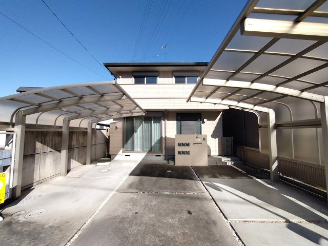 ６４０４５　岐阜市本荘町中古戸建ての駐車場