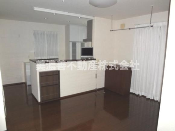 ６４０４５　岐阜市本荘町中古戸建ての居間・リビング