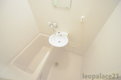 【浴室】 | レオパレスローズメロー | コンパクトで使いやすいお風呂です