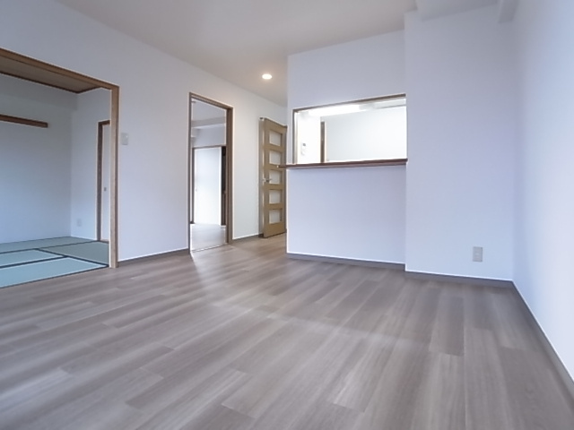 神戸市須磨区大田町４丁目の賃貸マンションの居間・リビング