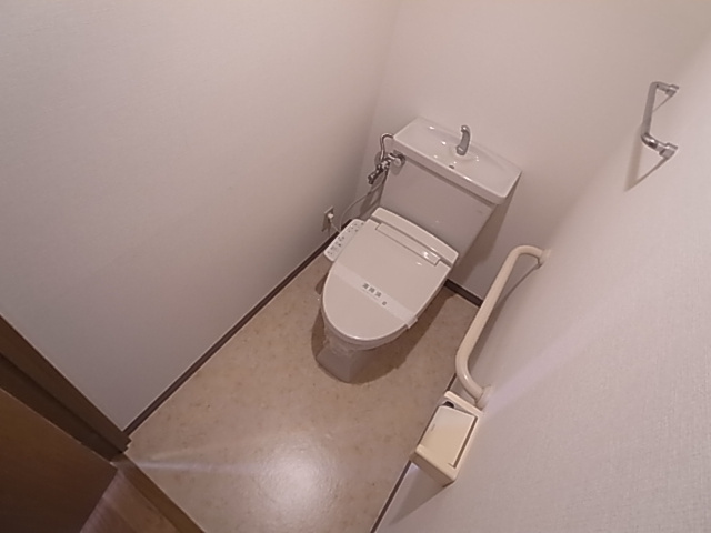 神戸市須磨区大田町４丁目の賃貸マンションのトイレ