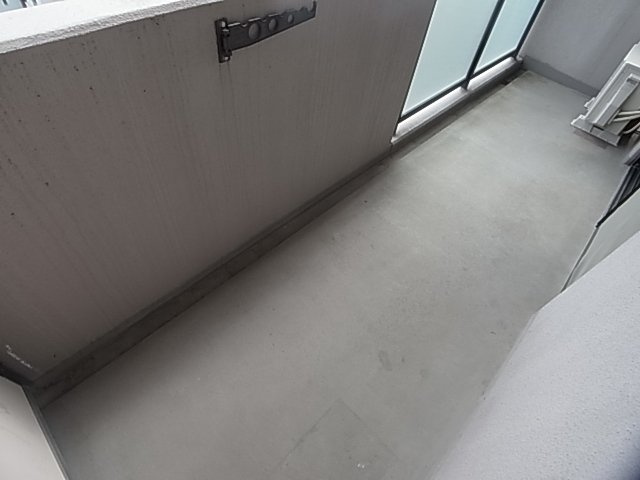 神戸市兵庫区松本通６丁目の賃貸マンションのバルコニー