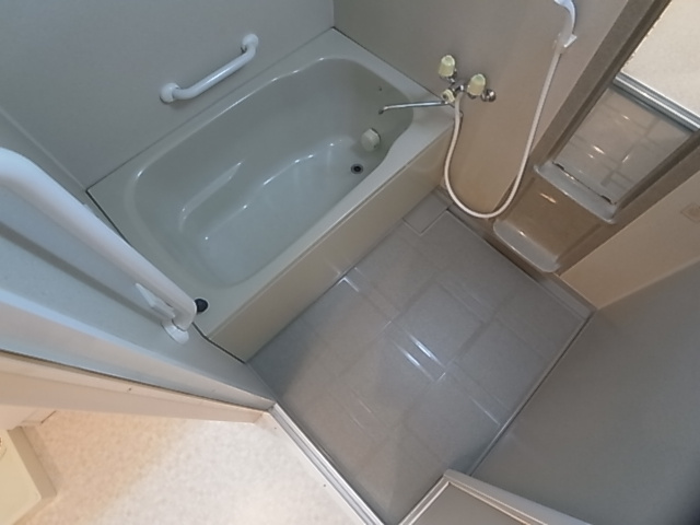 神戸市兵庫区松本通６丁目の賃貸マンションの浴室|追い焚き機能付き