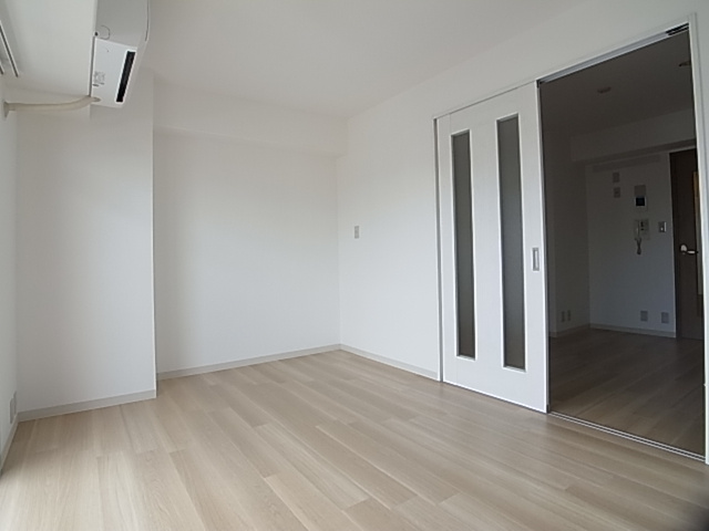 神戸市兵庫区松本通６丁目の賃貸マンションの内装|洋室