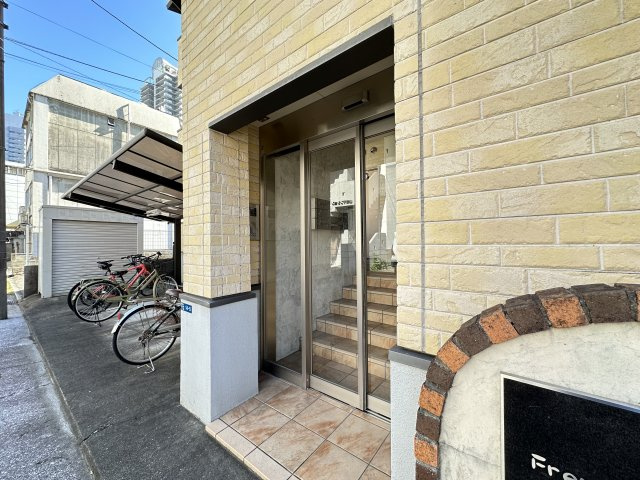 フレンテ・カルポートのエントランス