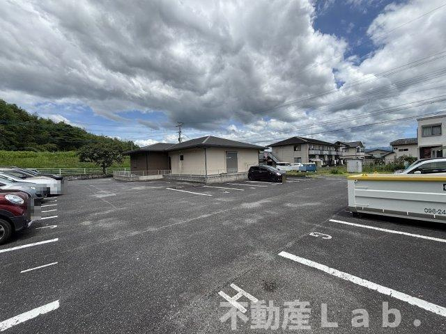 シャーメゾン不知火の駐車場