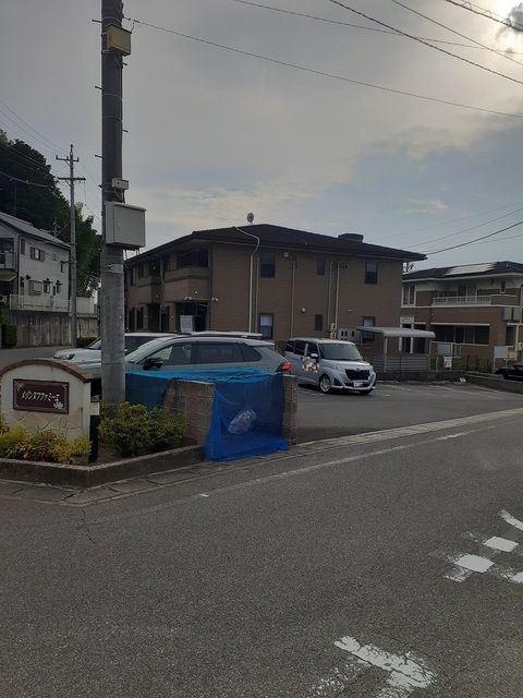 メゾン　ヌフ　ファミーエの駐車場