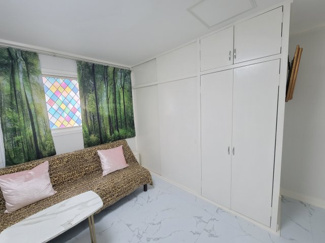 【収納】 | 平安テラスハウス | ※ソファーはモデル的に設置しています（入居時撤去）