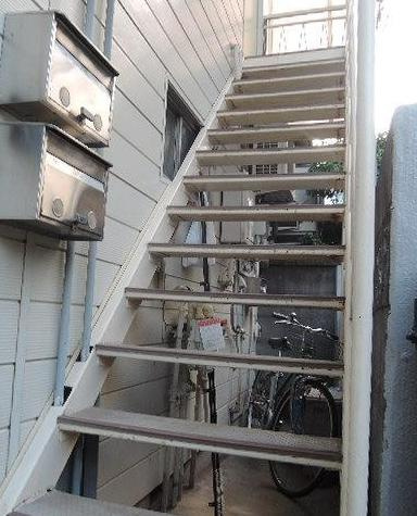 川島ハイツのロビー|ゆとりのあるロビーです