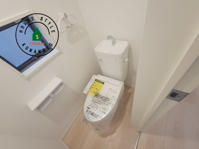 熊本市北区弓削6丁目第1-4棟(2号棟)のトイレ|温水洗浄便座を完備しております。2ヶ所にトイレがあるのは朝の慌ただしい時間も安心です。