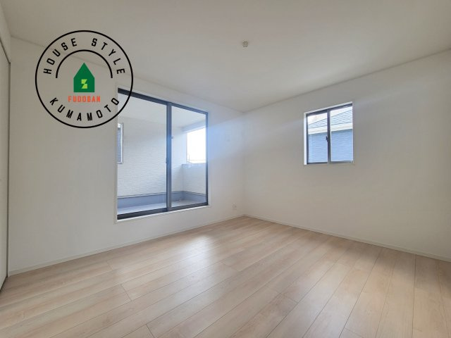 熊本市北区弓削6丁目第1-4棟(2号棟)の寝室|主寝室には収納力に優れたクローゼットがありますので、お部屋もすっきり片付きます。