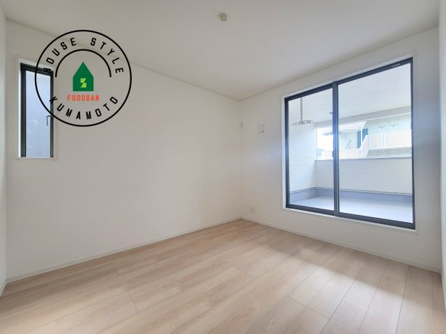 熊本市北区弓削6丁目第1-4棟(2号棟)の子供部屋|穏やかな光が差し込む室内には、穏やかな時間が流れます。