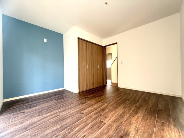 長府満珠町戸建の洋室