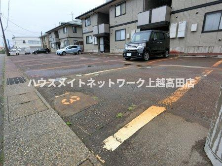シャンド・フルール Ａの駐車場|消雪付駐車場