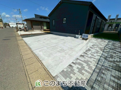 【駐車場】 | LifeQualityさくら市卯の里モデルハウス | お車並列３台分ご用意しております♪
