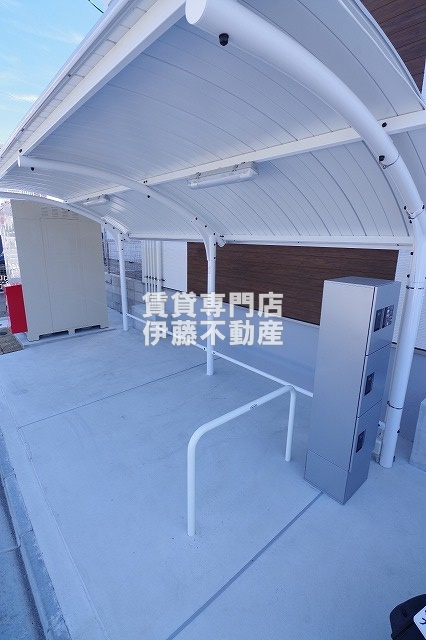 グランリュ辻の駐車場