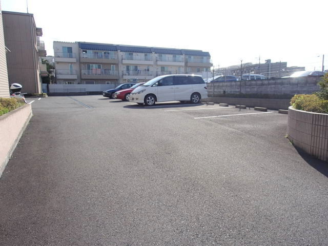 オークハイツの駐車場