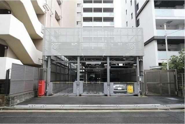 コンフォリア浅草橋の駐車場