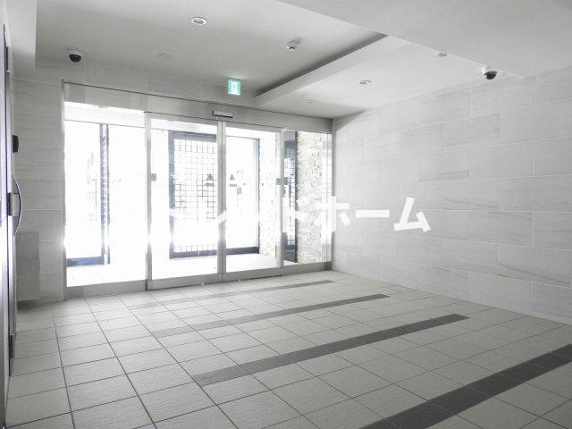 エスカーサ大阪WEST九条駅前のエントランス|選べる家電プランあり！！
