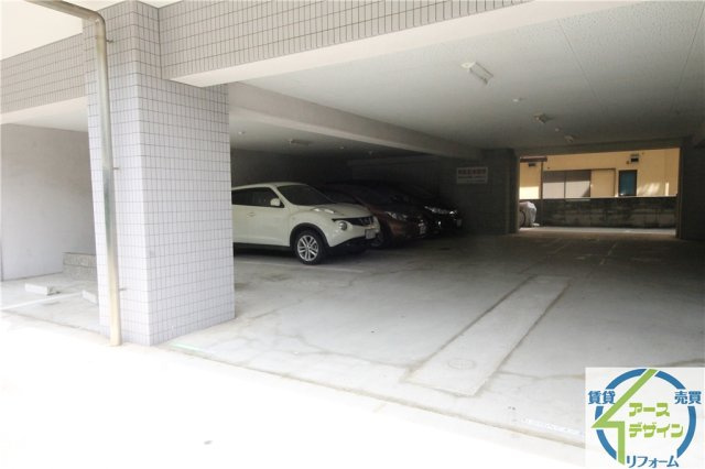 サンローヤル西明石の駐車場
