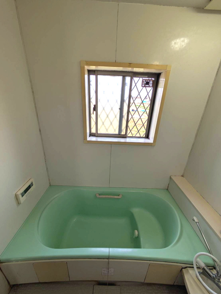 岡山市南区内尾 中古住宅の浴室