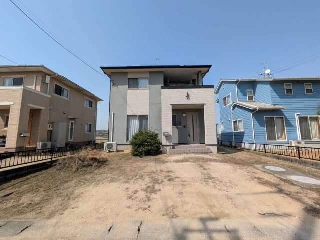 岡山市南区内尾 中古住宅の外観|◆駐車スペース並列3台分可能です。