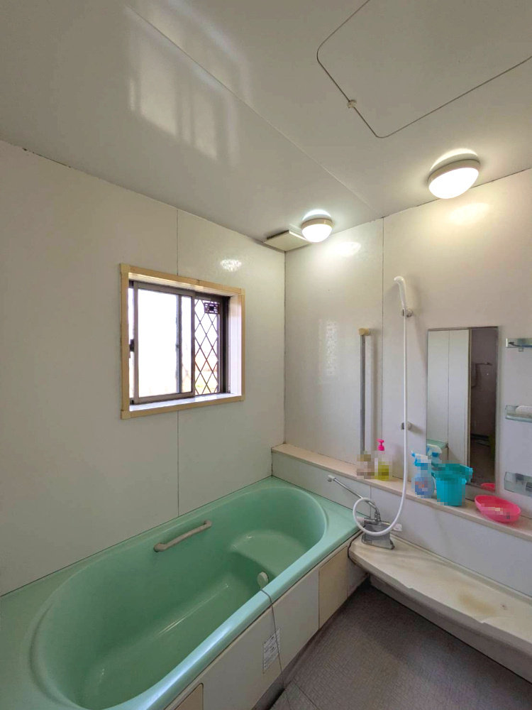 岡山市南区内尾 中古住宅の浴室|◆1616サイズのユニットバスです。