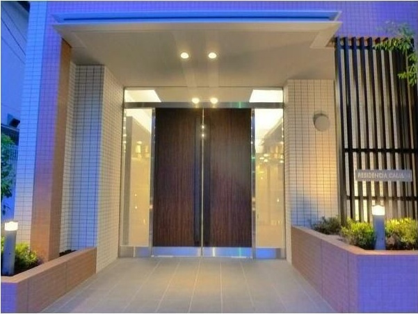 レジデンシア　カルマールのエントランス