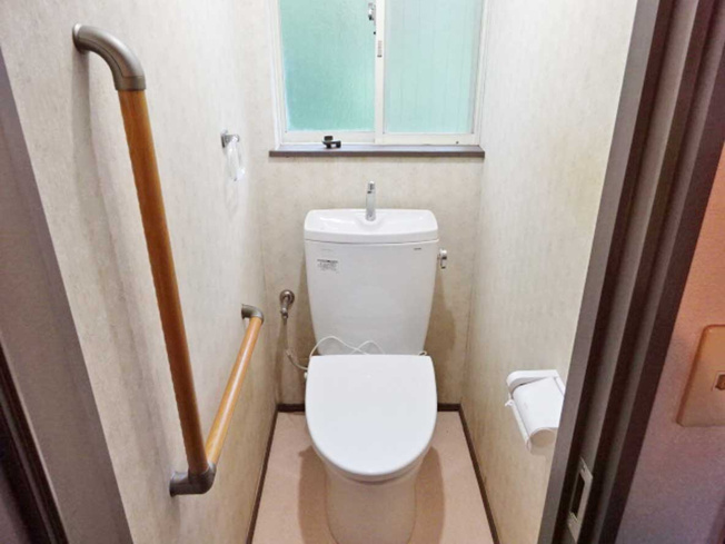 【トイレ】 | 裾野市千福が丘 中古住宅 EH05602 | 裾野市千福が丘　トイレ
