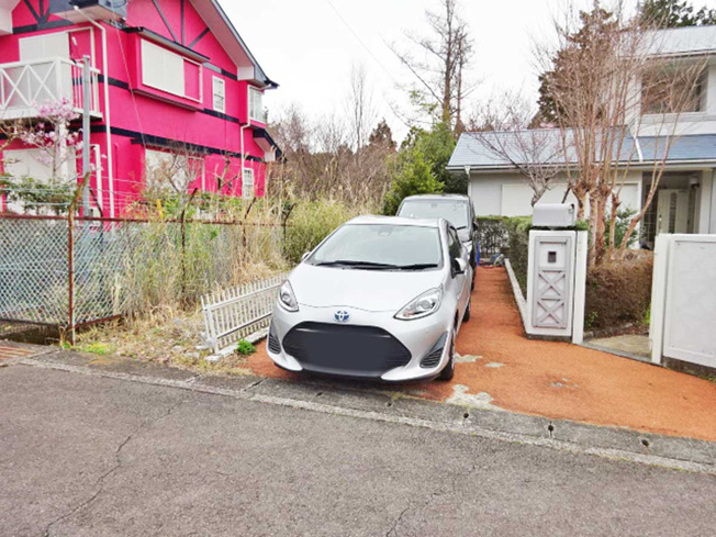 【駐車場】 | 裾野市千福が丘 中古住宅 EH05602 | 裾野市千福が丘　駐車スペース