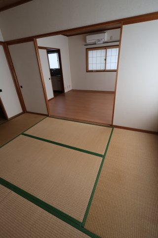 第2コーポヴィラの和室