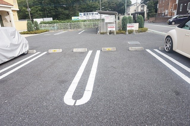 フレーシュの駐車場