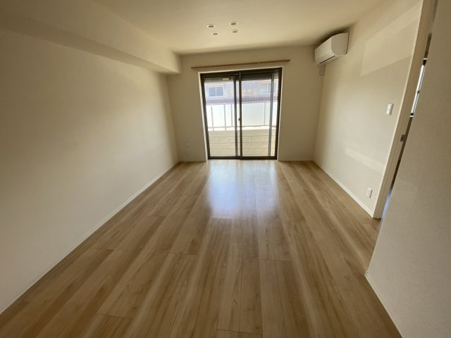 オカバ姫路青山シャーメゾン B棟の居間・リビング